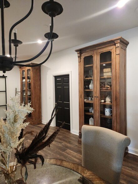 More Photos Of 540 Cortland Dr, Lake Zurich Storefront For Sale
