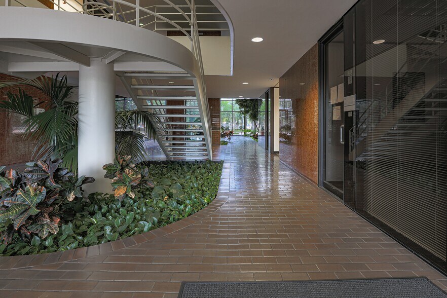 More Photos Of 12727 Featherwood Dr, Houston Medical For Sale