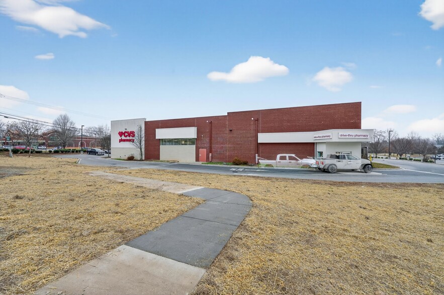 More Photos Of 4000 Battleground Ave, Greensboro Drugstore For Sale