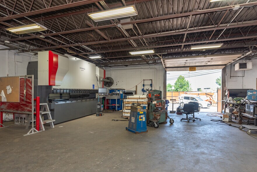 More Photos Of 36 W Pennsylvania Ave, Walkersville Warehouse For Sale