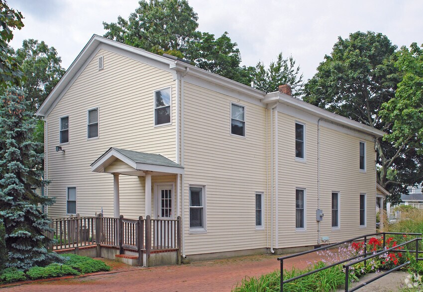 More Photos Of 147 N Ocean Ave, Patchogue Office For Sale