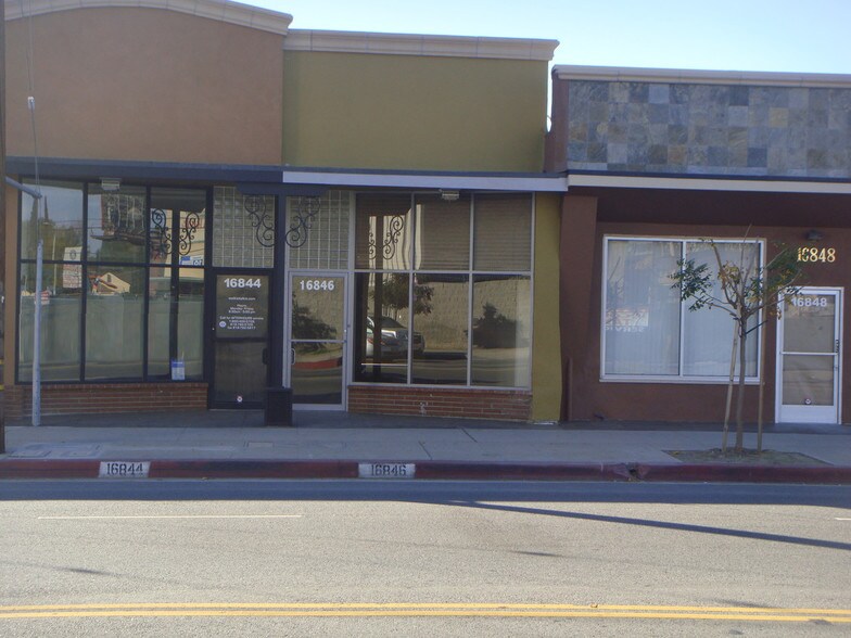 More Photos Of 16830-16848 Saticoy St, Van Nuys Storefront For Lease
