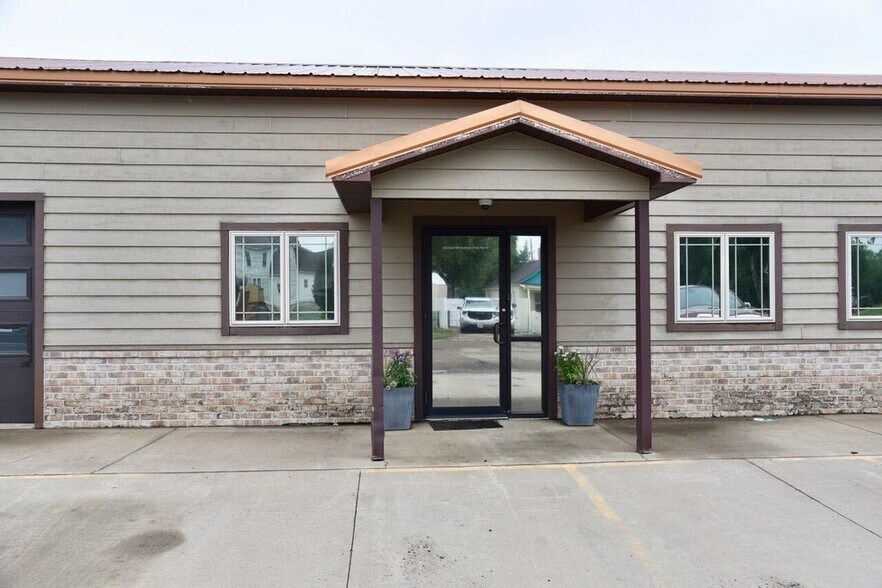 More Photos Of 102 E 6th Ave, Fort Pierre Office For Sale