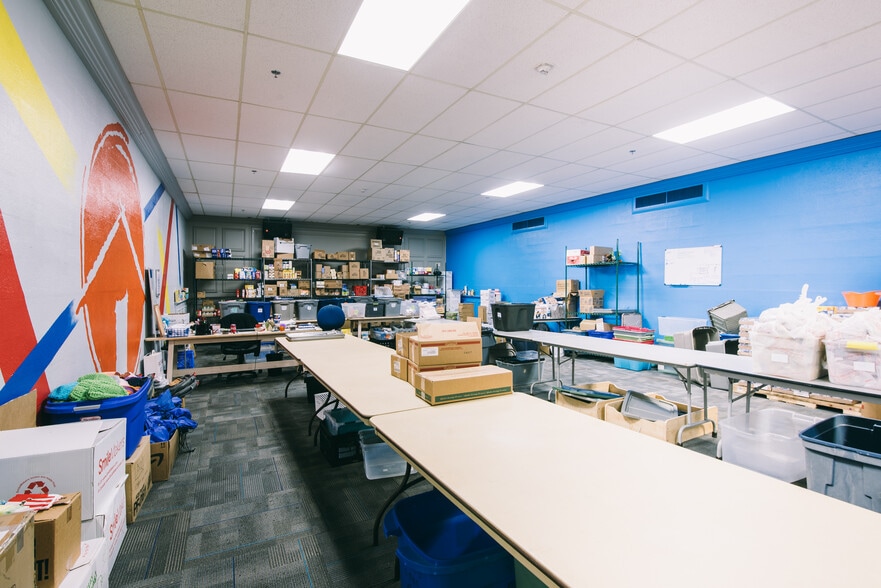 More Photos Of 401 Bolivar St, Denton Office For Sale