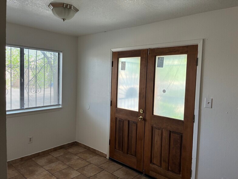 More Photos Of 2810 Vail Ave SE, Albuquerque Apartments For Sale