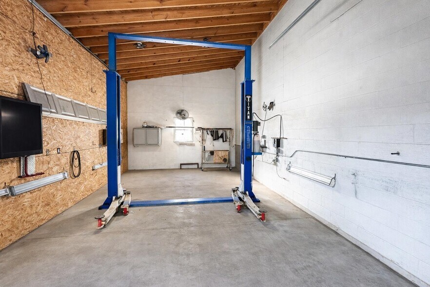 More Photos Of 2598 S State Road 121, Connersville Warehouse For Sale