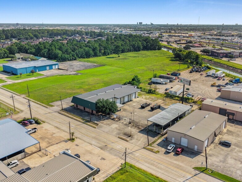 Primary Photo Of 1655 S 23rd St, Beaumont Service For Sale