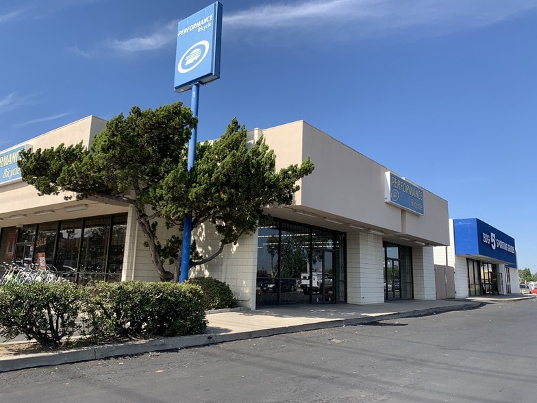 Primary Photo Of 7730 Ronson Rd, San Diego Auto Dealership For Lease