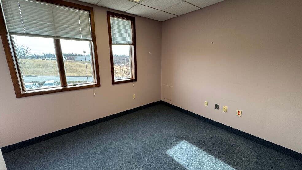 More Photos Of 2925 William Penn Hwy, Easton Office For Lease