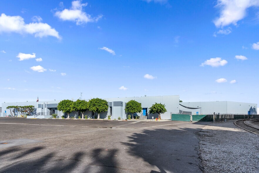 More Photos Of 5701 Fresca Dr, La Palma Warehouse For Lease