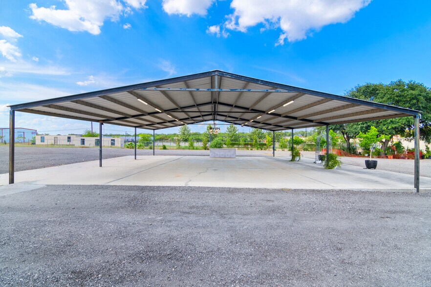 More Photos Of 8403 SW Loop 410, San Antonio Industrial For Sale