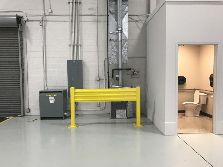 More Photos Of 822 James Record Rd, Huntsville Warehouse For Lease