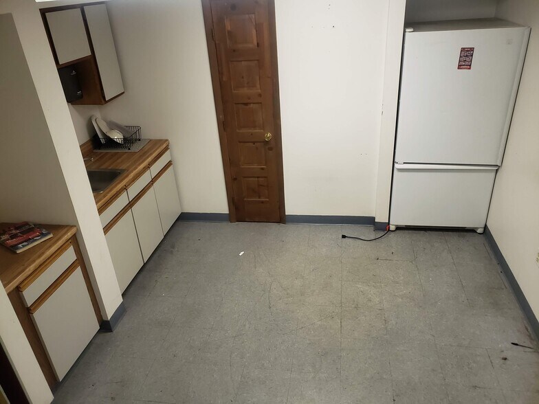 More Photos Of 3528 Warsaw Ave, Cincinnati Light Distribution For Lease