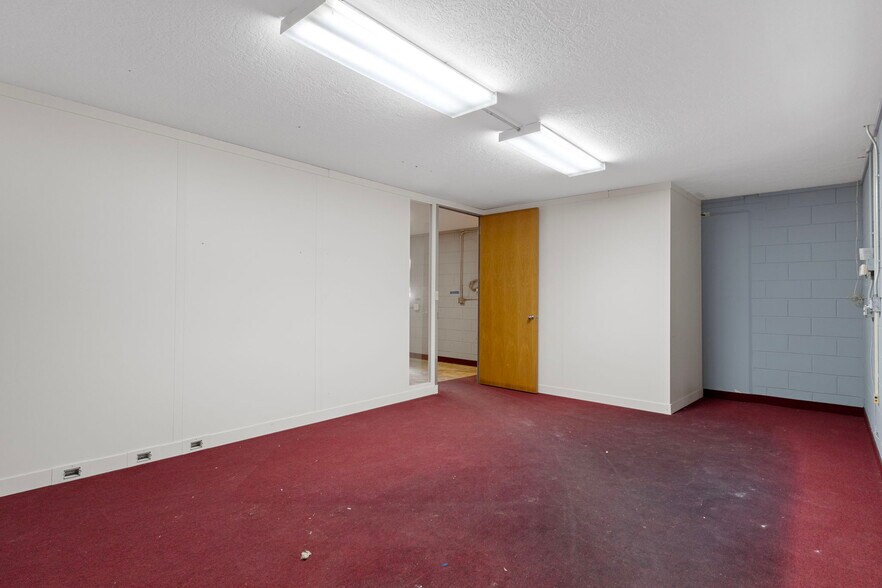 More Photos Of 377 Highway 40 W, Inglis Flex For Lease