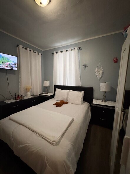 More Photos Of 105-107 Franklin St, Belleville Storefront Retail Residential For Sale