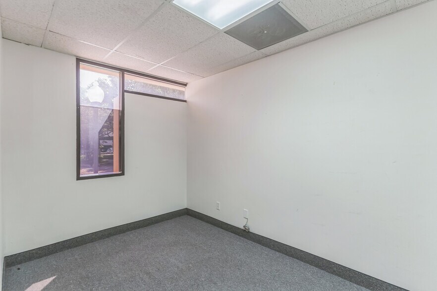 More Photos Of 210 N Westmonte Dr, Altamonte Springs Medical For Lease