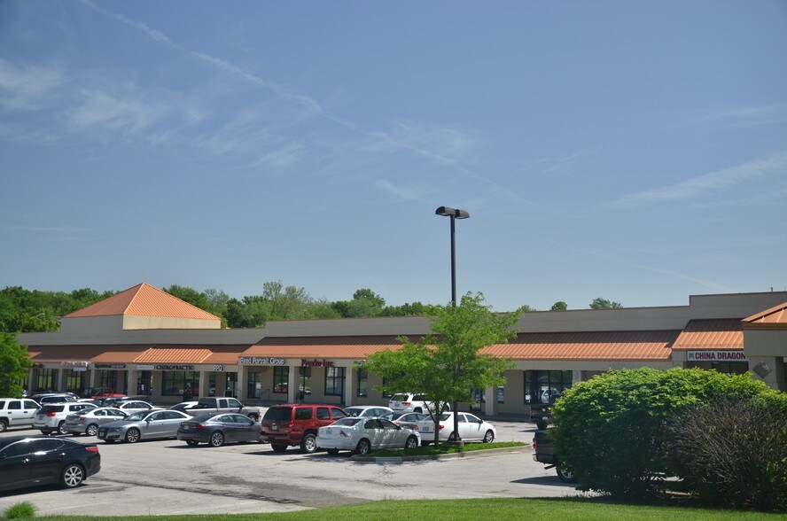 More Photos Of 7801-7835 N Oak Tfwy, Kansas City Unknown For Lease