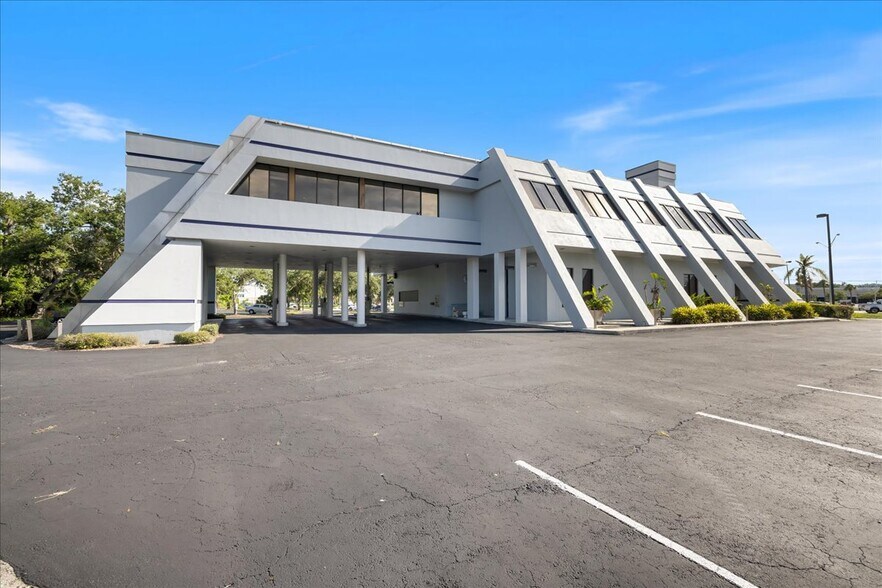 More Photos Of 1000 N Tamiami Trl, Nokomis Bank For Sale
