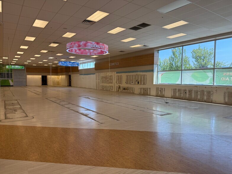 More Photos Of 680 S State St, Ukiah Drugstore For Sale