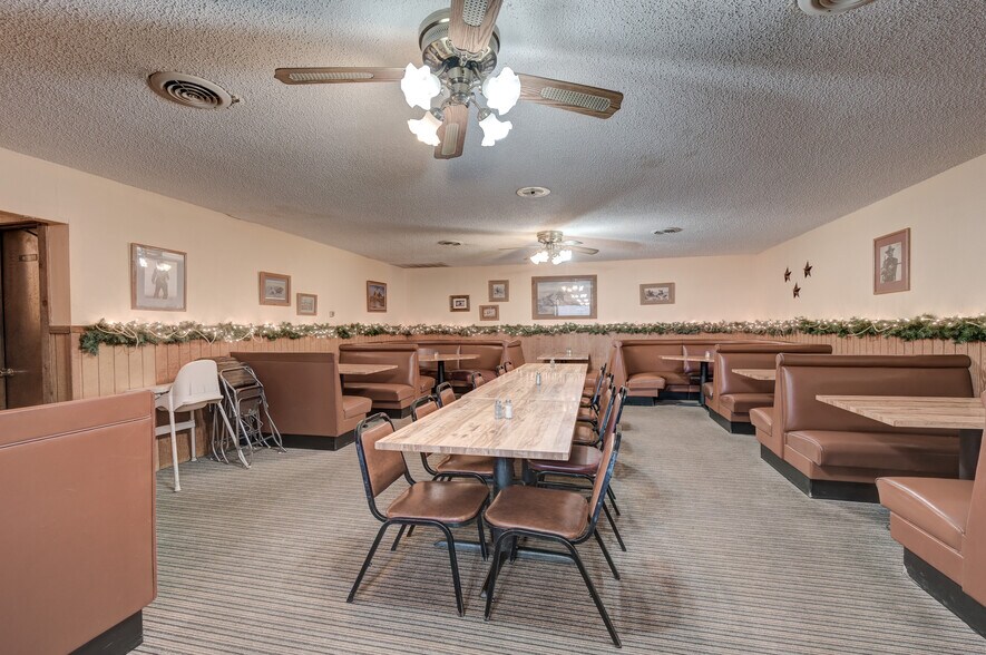 More Photos Of 2447 Military Ave, Baxter Springs Restaurant For Sale