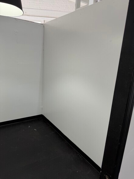 More Photos Of 60 Dickerson St, Newark Light Manufacturing For Lease