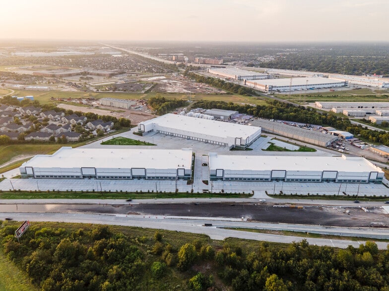 More Photos Of 9329 Highway 6 N, Houston Warehouse For Lease