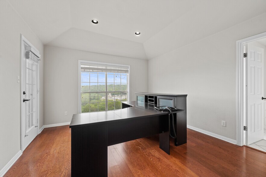 More Photos Of 19019 TX-71, Spicewood Office Residential For Sale