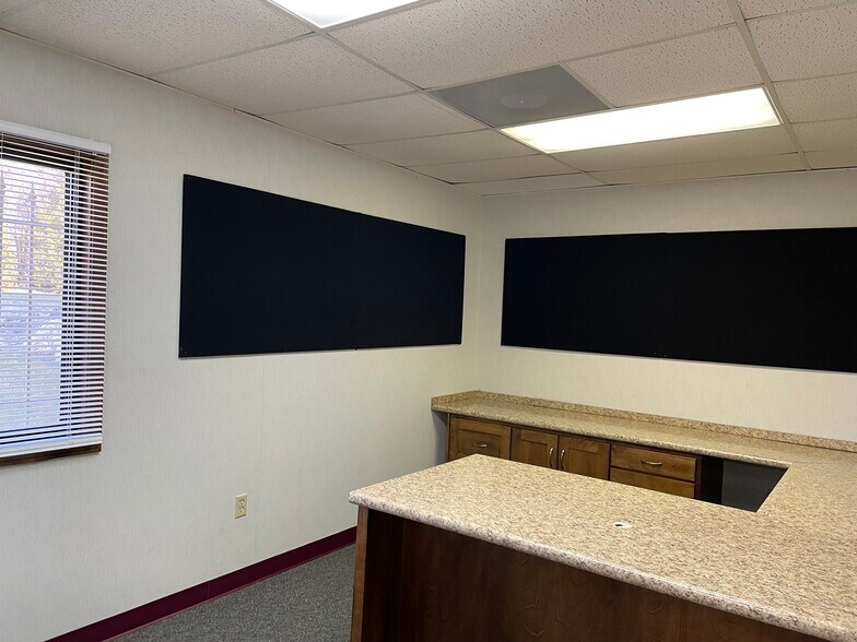 More Photos Of 19605 E 40 Hwy, Independence Warehouse For Sale