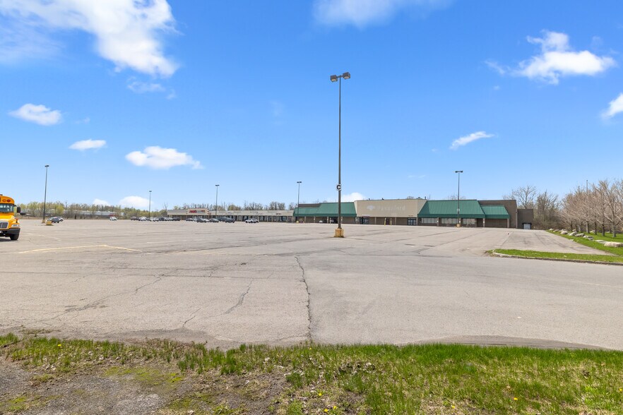 More Photos Of 6100-6180 St. Lawrence Centre, Massena General Retail For Lease