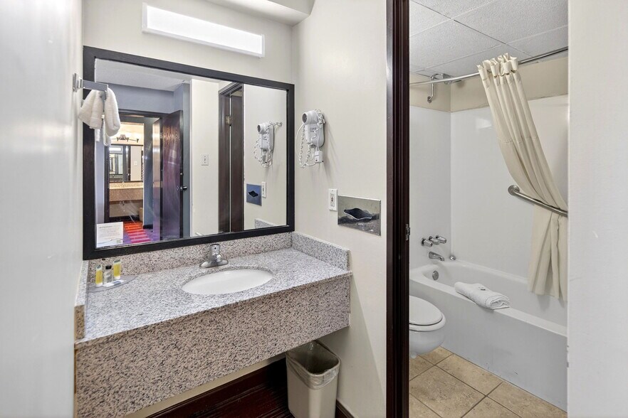 More Photos Of 3 Watervliet Avenue Ext, Albany Hotel For Sale