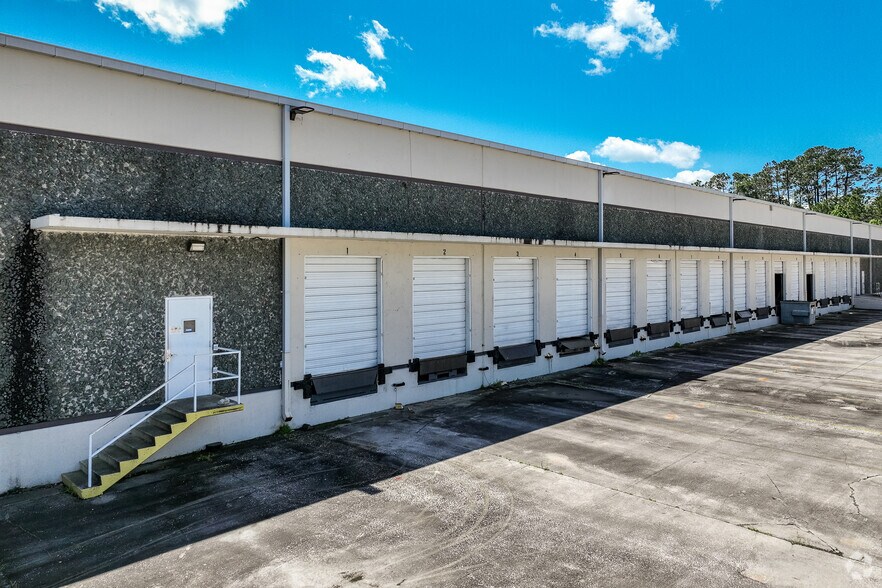 More Photos Of 600 Wells Rd, Orange Park Distribution For Lease