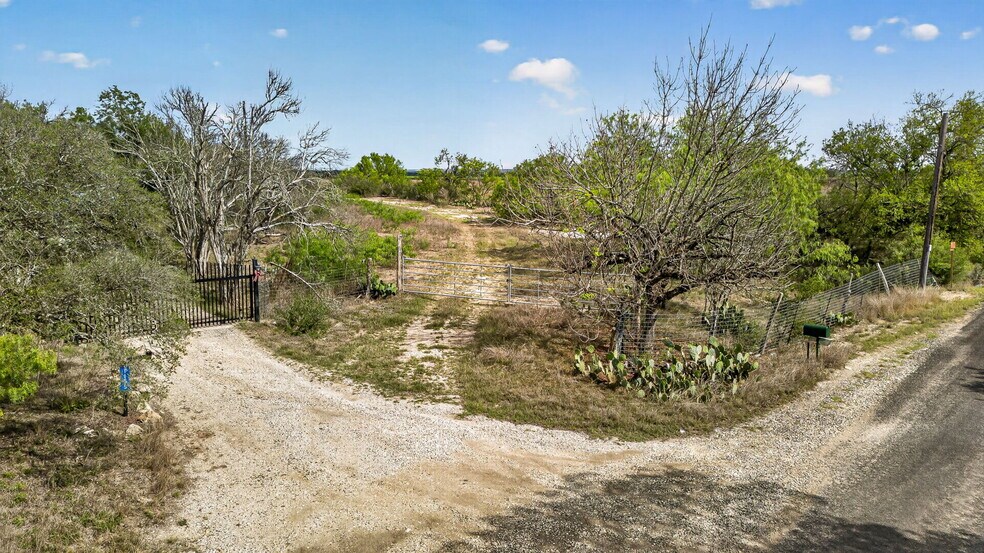 More Photos Of 1151 County Road 2615, Rio Medina Land For Sale