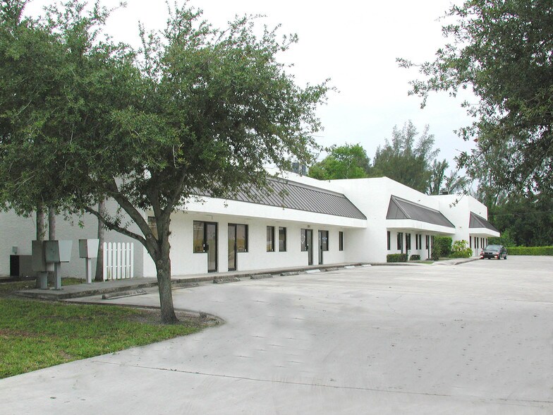 More Photos Of 3599 23rd Ave S, Lake Worth Light Distribution For Lease