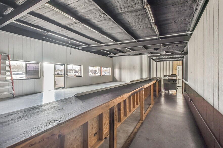 More Photos Of 3762 Highway 19, Riverside General Retail For Lease