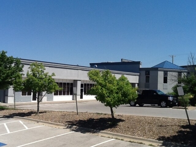 More Photos Of 801 NW Commerce Dr, Lee's Summit Sports And Entertainment For Sale