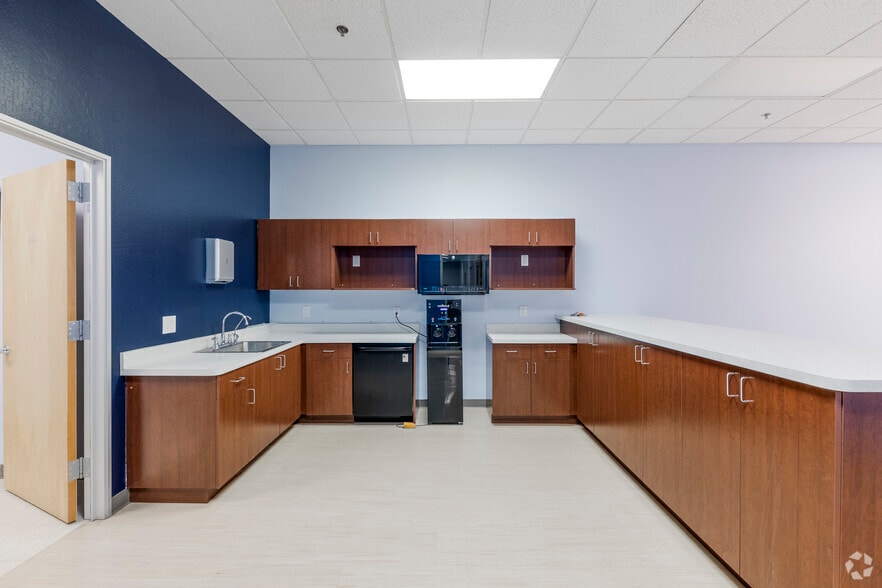 More Photos Of 7890 S Hardy Dr, Tempe Light Distribution For Lease