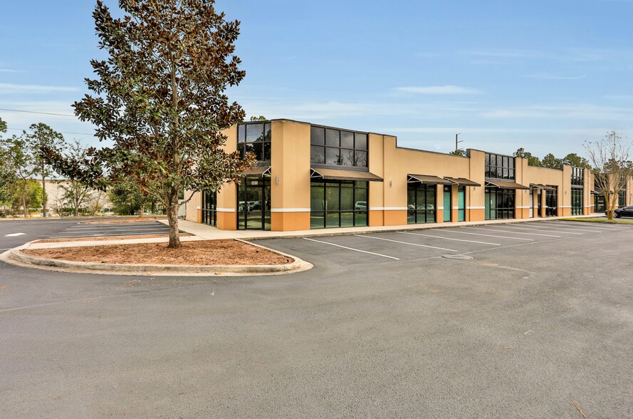 More Photos Of 9889 Gate Pky, Jacksonville Office For Lease