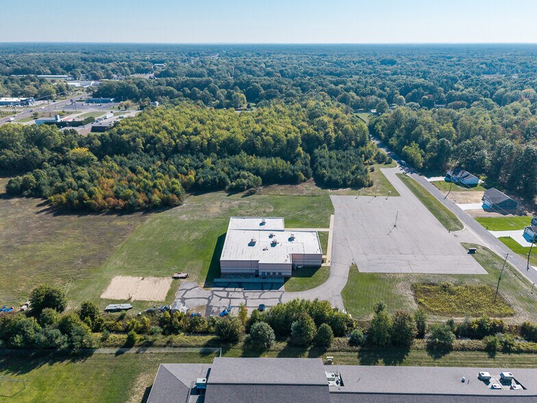 More Photos Of 2620 McLaughlin Ave, Muskegon General Retail For Sale