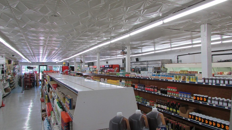 More Photos Of 5002 S 3rd St, Memphis Convenience Store For Sale