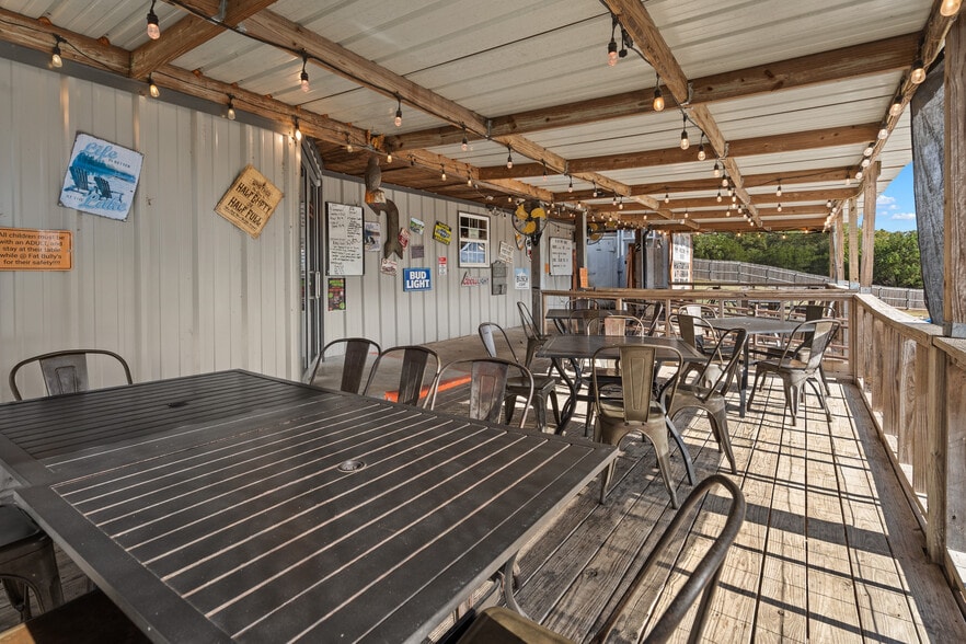 More Photos Of 3133 Chickasaw Trl, Sulphur Restaurant For Sale