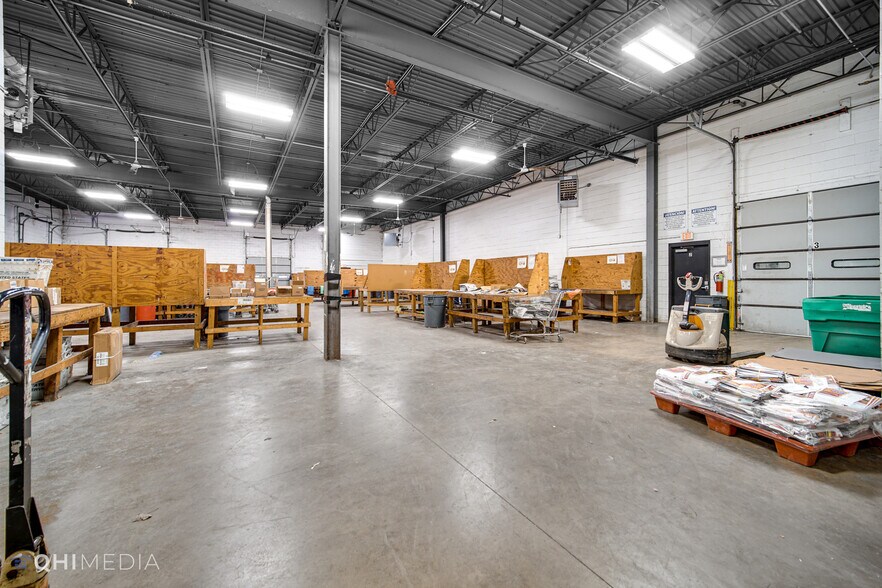 More Photos Of 461 Park Ave, Lake Villa Warehouse For Lease