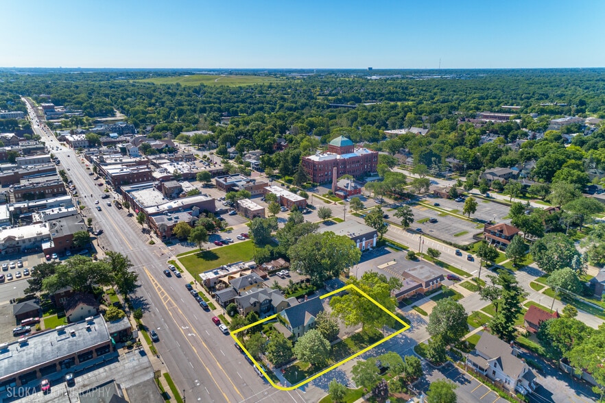 More Photos Of 428 W State St, Geneva Freestanding For Lease