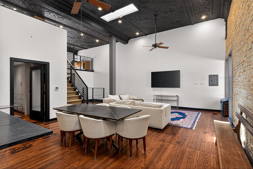 More Photos Of 612 High St, Comfort Storefront Retail Residential For Lease