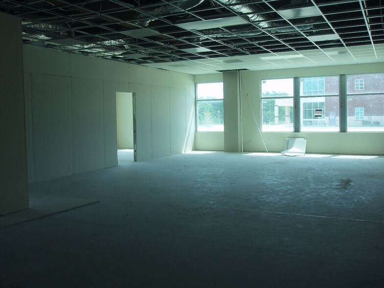 More Photos Of 1940 Enchanted Way, Grapevine Office For Sale