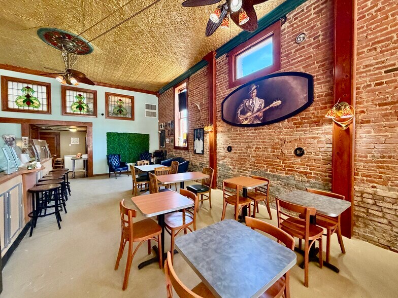 More Photos Of 100 S Main St, Yazoo City Flex For Sale