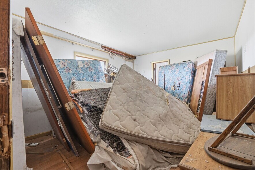 More Photos Of 1209 5th St, Tama Hotel For Sale