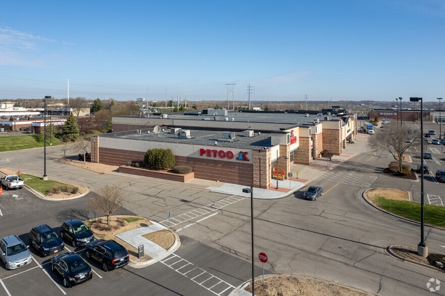 More Photos Of 7100-7200 Valley Creek Plz, Woodbury Unknown For Lease