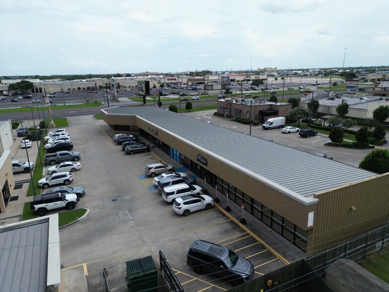 More Photos Of 3316 Highway 365, Nederland General Retail For Sale