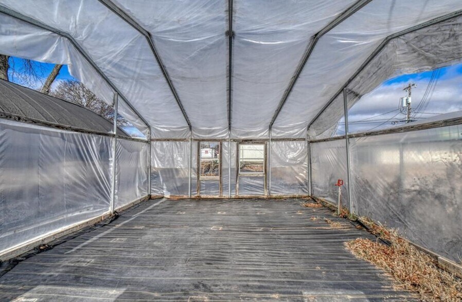 More Photos Of 521 Eel River St, Purcell General Retail For Sale