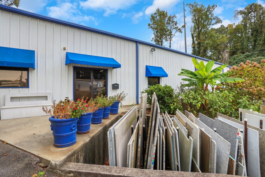 More Photos Of 1385 English St NW, Atlanta Warehouse For Sale